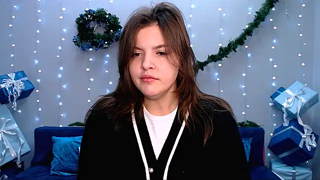 Snapshot of showmeparadise chatting on 12.11.24 showmeparadise online show from 12.11.24