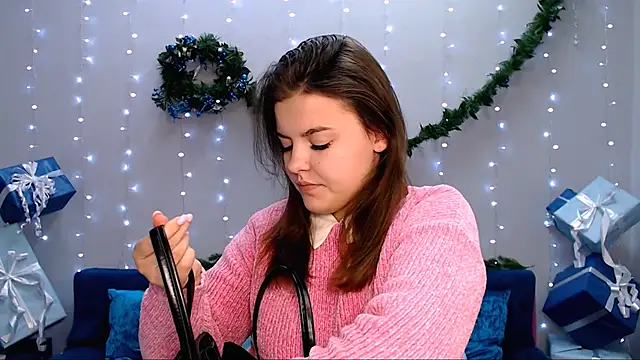 Snapshot of showmeparadise chatting on 12.12.24 showmeparadise online show from 12.12.24