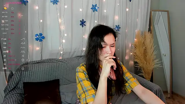 Emily Strikeee online show from 12.17.24