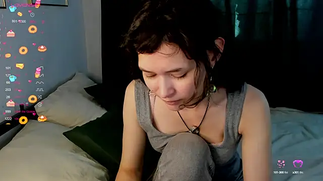 Emily Strikeee online show from 10.03.25