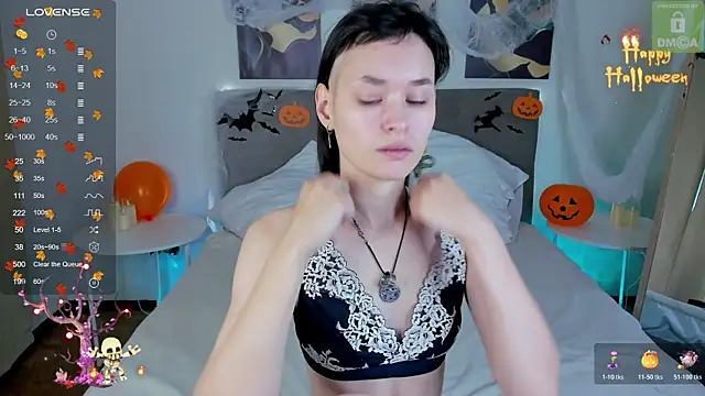 Emily Strikeee online show from 10.31.25