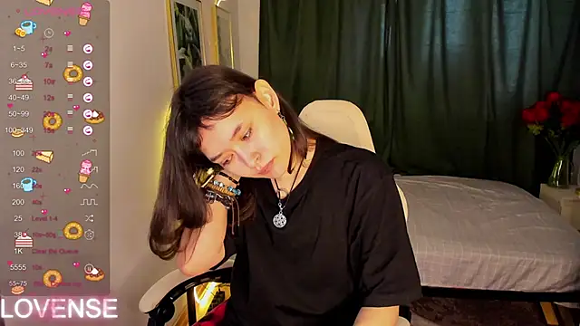 Emily Strikeee online show from 04.09.26