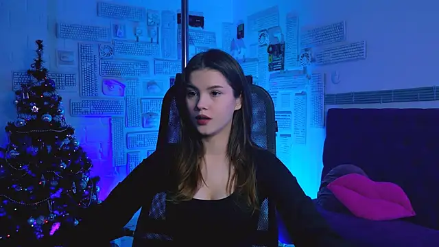 Snapshot of EvaThopson chatting on 12.26.24 EvaThopson online show from 12.26.24