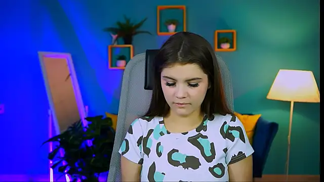 Snapshot of EvaThopson chatting on 11.28.25 EvaThopson online show from 11.28.25