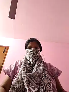 Snapshot of Lilly-queen chatting on 01.21.25 Lilly-queen online show from 01.21.25