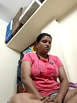 Snapshot of Lilly-queen chatting on 02.17.25 Lilly-queen online show from 02.17.25