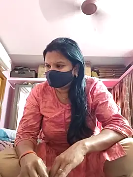 Snapshot of Lilly-queen chatting on 03.18.25 Lilly-queen online show from 03.18.25