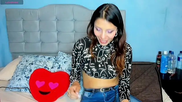 Selenakyle92  online show from 01.17.25