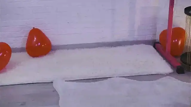 lylylovesyou online show from 02.10.25