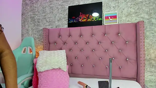 Snapshot of NahiaraReina chatting on 02.20.25 NahiaraReina online show from 02.20.25