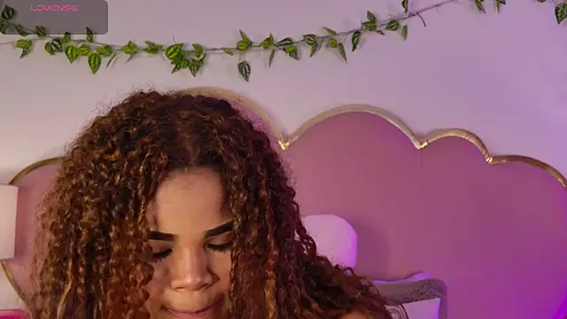 Snapshot of NahiaraReina chatting on 06.22.26 NahiaraReina online show from 06.22.26