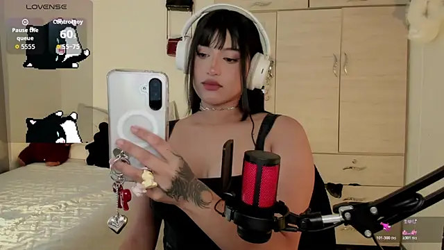 Snapshot of Ju_Kyung chatting on 10.26.25 Ju Kyung online show from 10.26.25