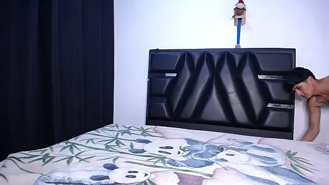 Snapshot of The__Rodriguez chatting on 03.25.26 The Rodriguez online show from 03.25.26