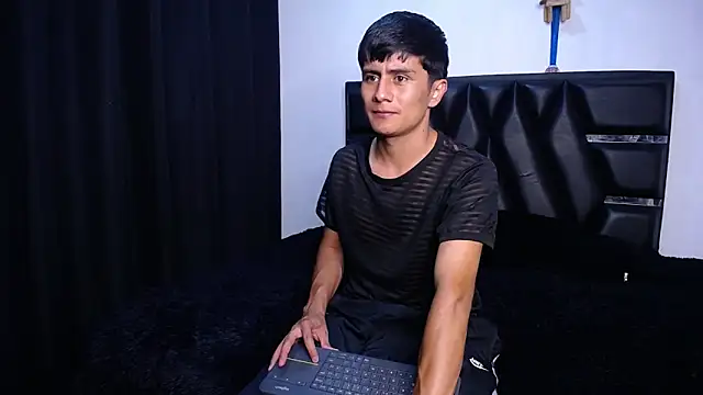 Snapshot of The__Rodriguez chatting on 03.26.26 The Rodriguez online show from 03.26.26