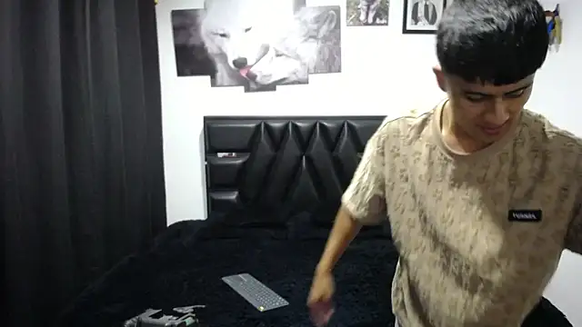 Snapshot of The__Rodriguez chatting on 04.09.26 The Rodriguez online show from 04.09.26