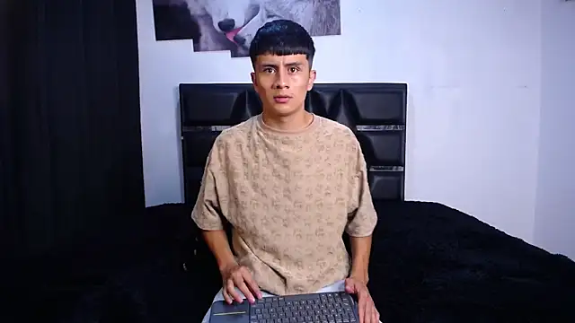 Snapshot of The__Rodriguez chatting on 04.10.26 The Rodriguez online show from 04.10.26