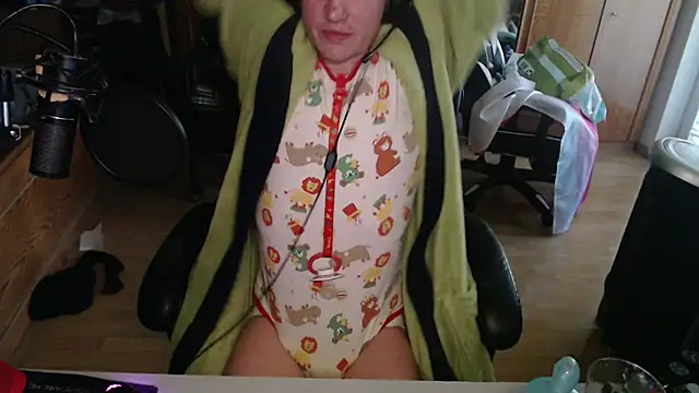 Snapshot of BabyDracoDarkfang chatting on 04.17.26 BabyDracoDarkfang online show from 04.17.26