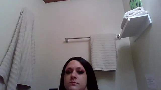 Snapshot of VioletAmaris chatting on 12.21.25 VioletAmaris online show from 12.21.25