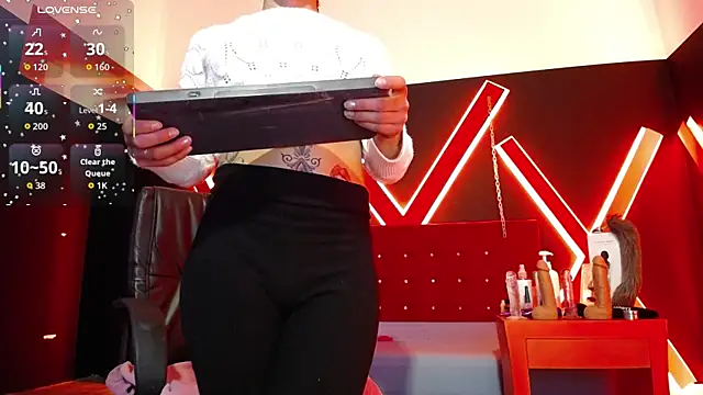 Snapshot of engel_devil chatting on 10.14.25 engel devil online show from 10.14.25