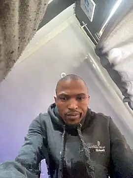 Snapshot of BlueIceCube chatting on 11.08.25 BlueIceCube online show from 11.08.25