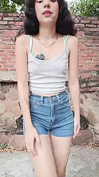 Snapshot of sweet_outdoor_charm chatting on 04.08.26 sweet outdoor charm online show from 04.08.26