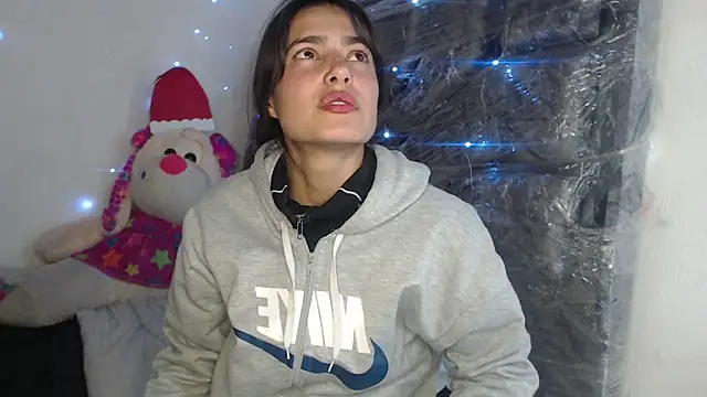 skinny sweet2411 online show from 12.21.25