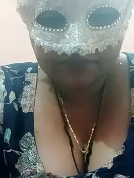 Snapshot of seemi_bhabhi chatting on 02.08.25 seemi bhabhi online show from 02.08.25