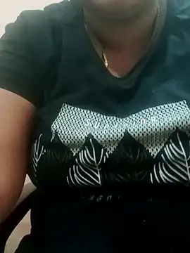 Snapshot of seemi_bhabhi chatting on 02.15.25 seemi bhabhi online show from 02.15.25