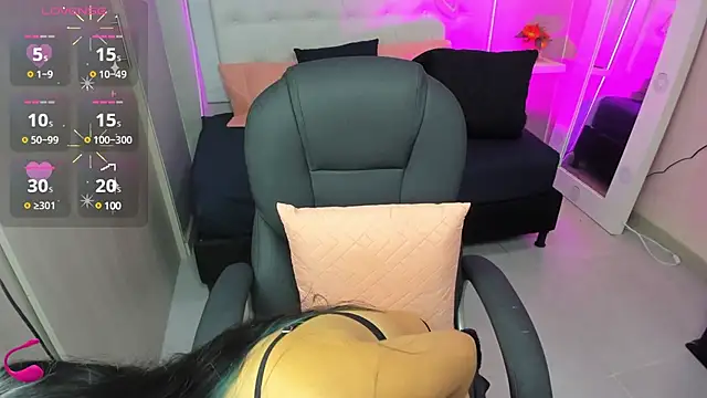 Snapshot of EMALINDA__HILSS chatting on 03.12.25 EMALINDA HILSS online show from 03.12.25