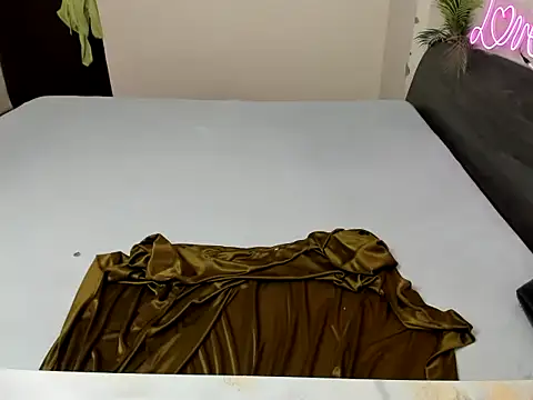 Snapshot of cutepari121 chatting on 10.26.25 cutepari121 online show from 10.26.25