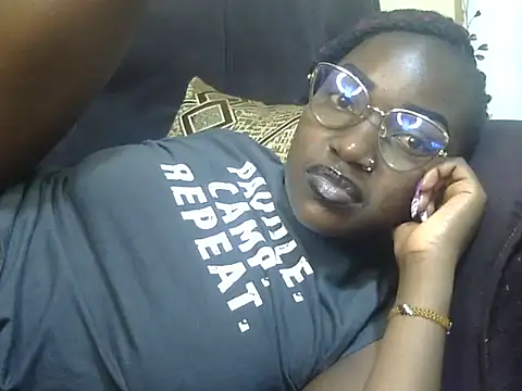 Snapshot of Chichii- chatting on 03.04.25 Chichii- online show from 03.04.25