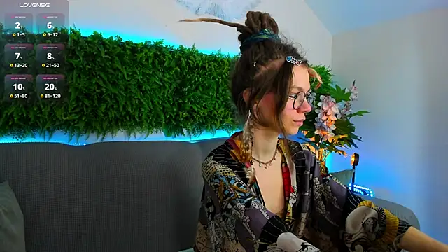 Rin Skylar online show from 10.27.25