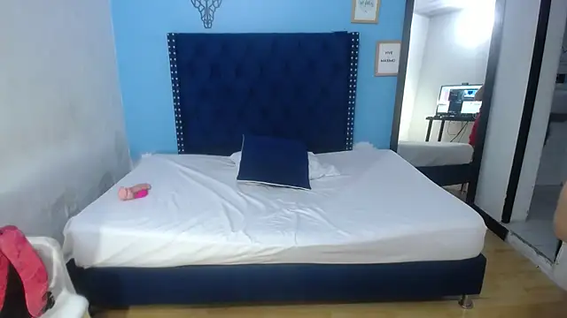 Snapshot of kinky_redhead18 chatting on 11.19.25 kinky redhead18 online show from 11.19.25