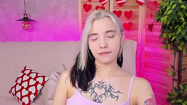 Snapshot of as1an_girlfriend chatting on 02.19.25 as1an girlfriend online show from 02.19.25