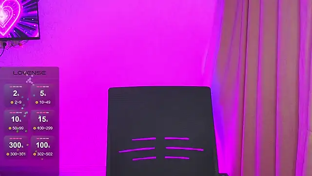 Snapshot of Wild_Sophie_ chatting on 02.06.25 Wild Sophie online show from 02.06.25