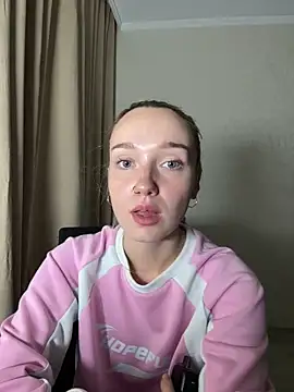 Snapshot of Wild_Sophie_ chatting on 09.22.25 Wild Sophie online show from 09.22.25