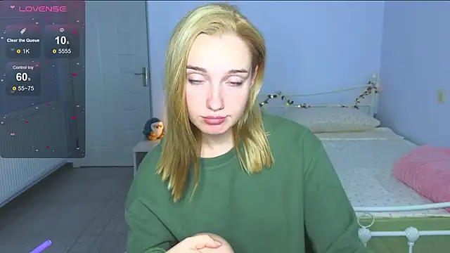 Snapshot of Wild_Sophie_ chatting on 10.01.25 Wild Sophie online show from 10.01.25