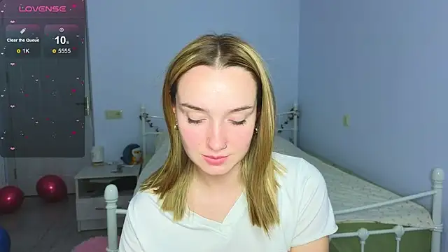 Snapshot of Wild_Sophie_ chatting on 12.03.25 Wild Sophie online show from 12.03.25