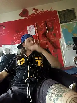 Snapshot of Ozomitro chatting on 10.27.25 Ozomitro online show from 10.27.25