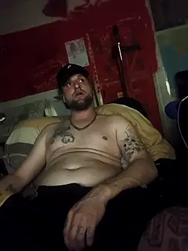 Snapshot of Ozomitro chatting on 10.28.25 Ozomitro online show from 10.28.25