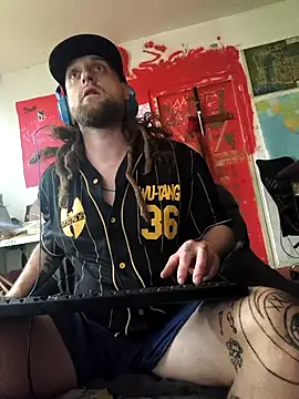 Snapshot of Ozomitro chatting on 10.31.25 Ozomitro online show from 10.31.25