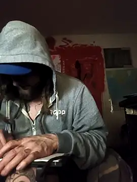 Snapshot of Ozomitro chatting on 11.22.25 Ozomitro online show from 11.22.25