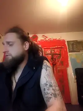 Snapshot of Ozomitro chatting on 12.16.25 Ozomitro online show from 12.16.25