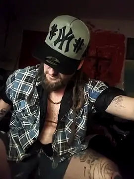 Snapshot of Ozomitro chatting on 12.21.25 Ozomitro online show from 12.21.25