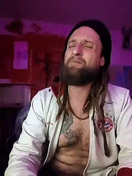 Snapshot of Ozomitro chatting on 01.06.26 Ozomitro online show from 01.06.26