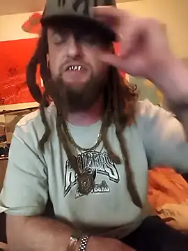 Snapshot of Ozomitro chatting on 02.27.26 Ozomitro online show from 02.27.26