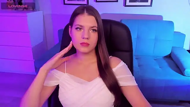 BellaSweetHeart online show from 10.21.25