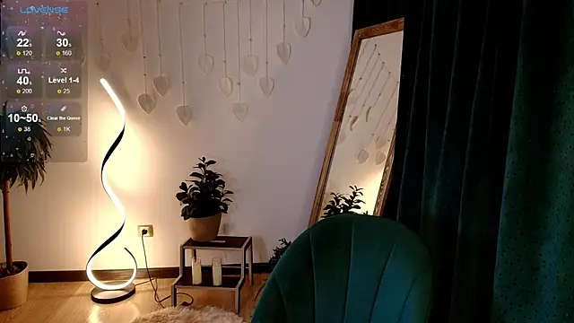 Snapshot of margeriTirell chatting on 10.04.25 margeriTirell online show from 10.04.25