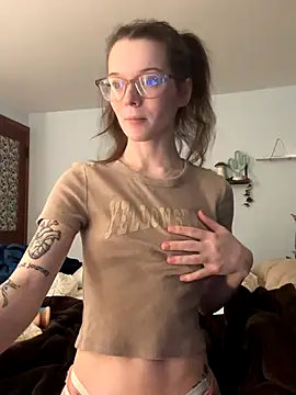 Snapshot of dreamteemergirl chatting on 11.10.25 dreamteemergirl online show from 11.10.25