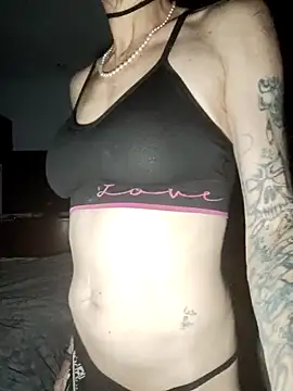 Snapshot of ivylee31 chatting on 01.14.25 ivylee31 online show from 01.14.25